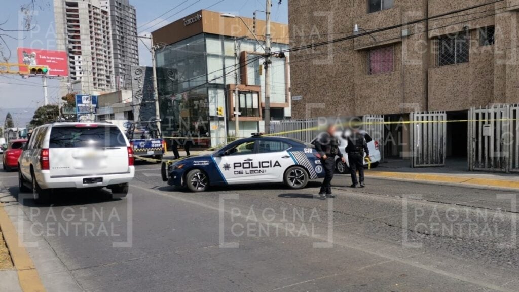Policías patrullaban frente a Plaza Mayor y encontraron a un hombre asesinado en un March