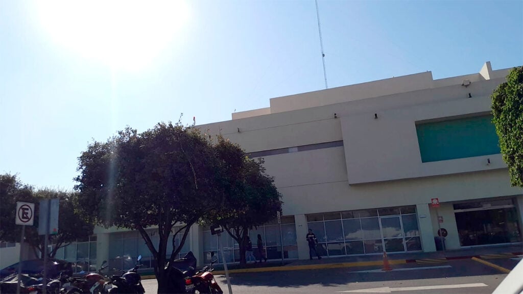 IMSS Bienestar convoca a mesa de trabajo tras manifestación en los HRAE