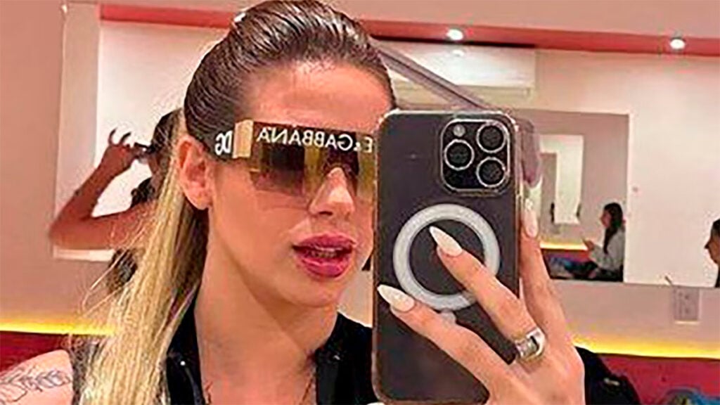 Modelo argentina es detenida con 22 kilos de droga en la mochila de su hija