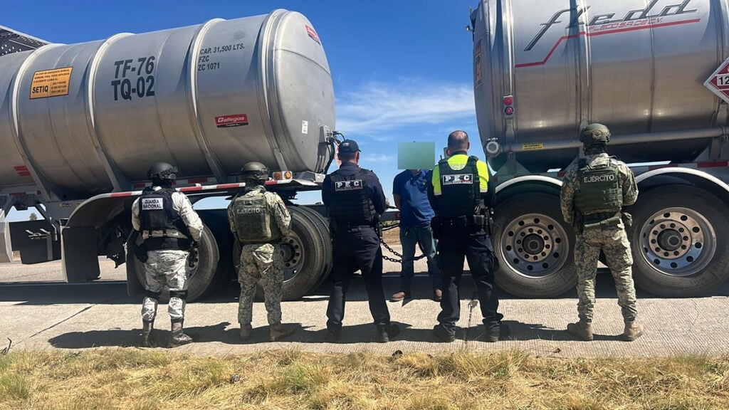 Ocampo: Decomisan 197 mil litros de combustible ilegal y tres tractocamiones 