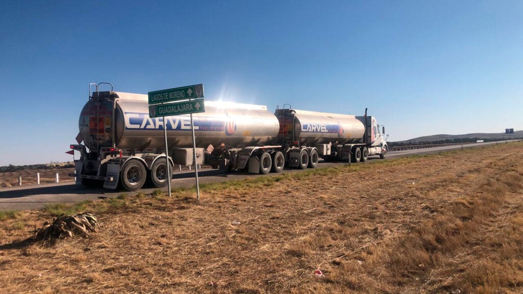 Ocampo: Decomisan 197 mil litros de combustible ilegal y tres tractocamiones 