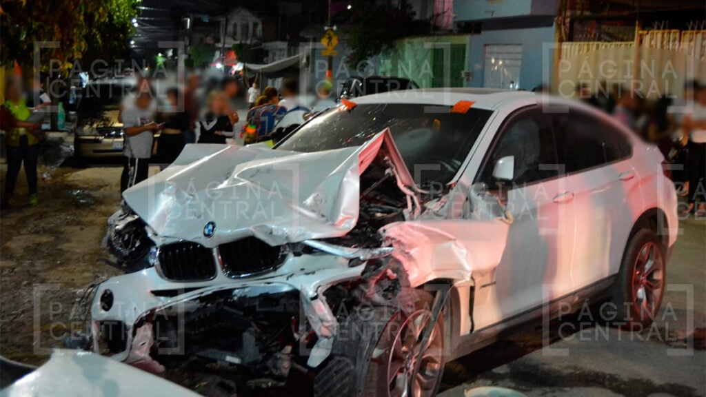 Las Mandarinas: Chocan tres vehículos y quedan 5 heridos