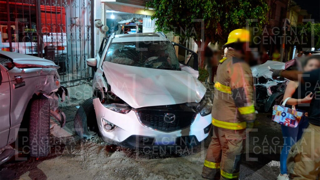 Las Mandarinas: Chocan tres vehículos y quedan 5 heridos