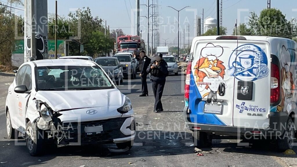 Accidente en la León-Cuerámaro deja 2 heridos y daños materiales