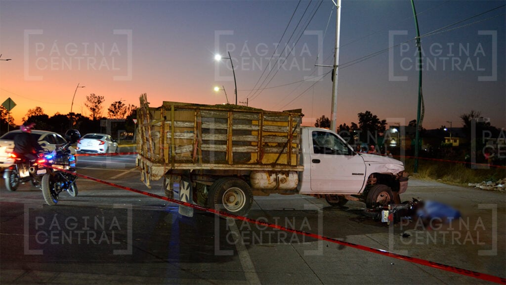 Eje Metropolitano: Motociclista iba por acotamiento y lo mata camioneta en retorno