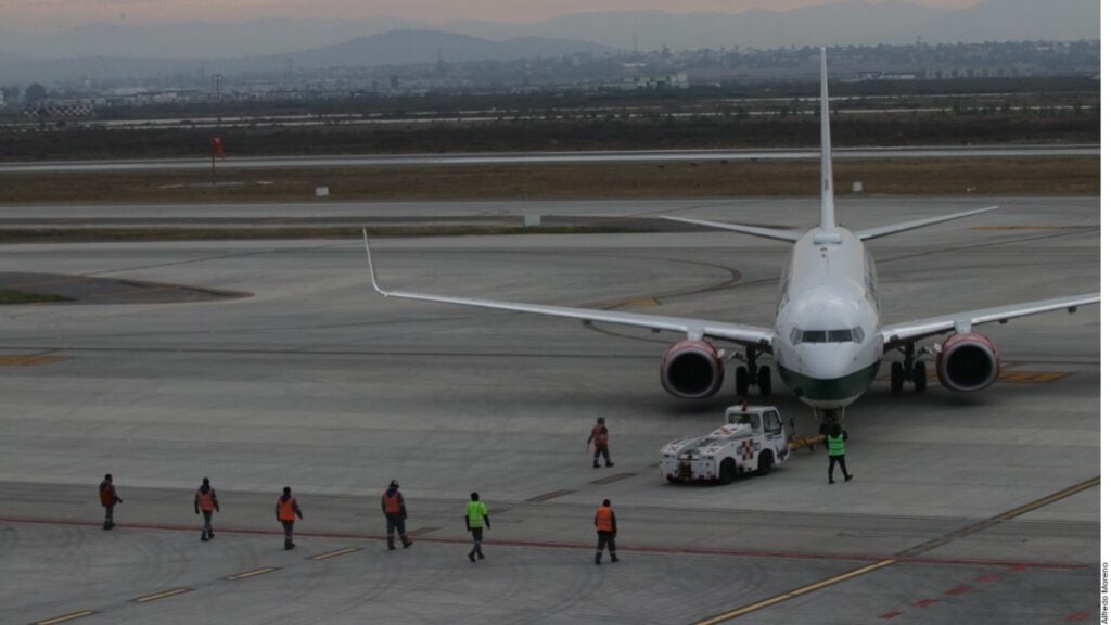 Mexicana de Aviación: Vuela poco, pero litiga mucho