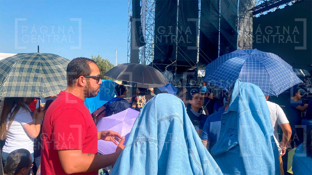 Fans acampan por horas para ver a Keane