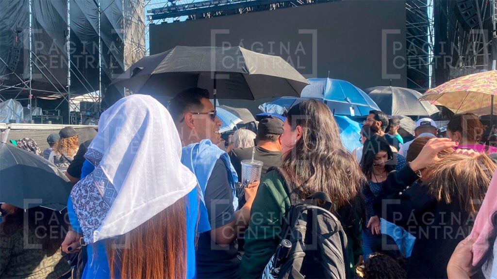 Fans acampan por horas para ver a Keane