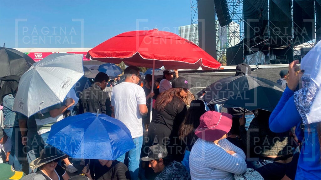 Fans acampan por horas para ver a Keane