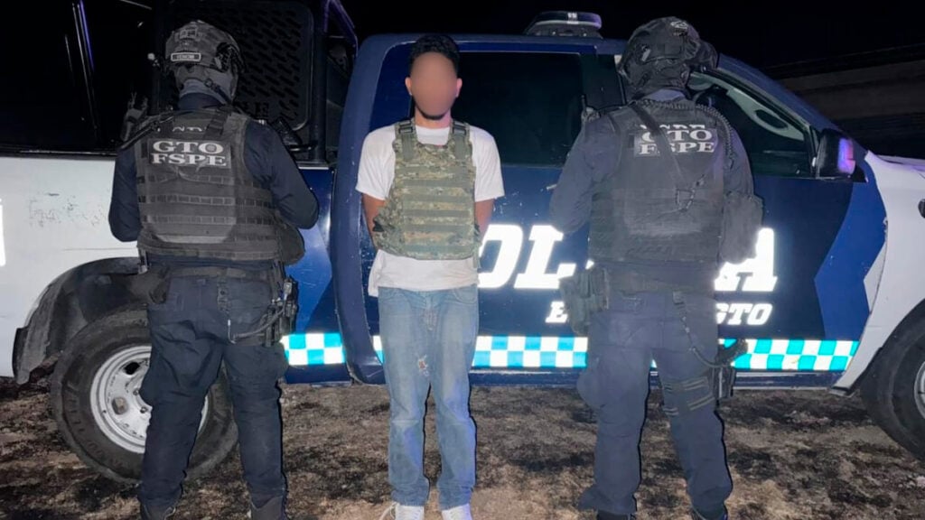 Irapuato: Descargaban autos robados, disparan contra policías y tras persecución cae uno