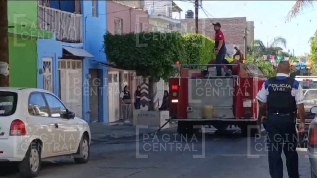 Incendio en Lomas de la Piscina: Rescatan bomberos a tres niños