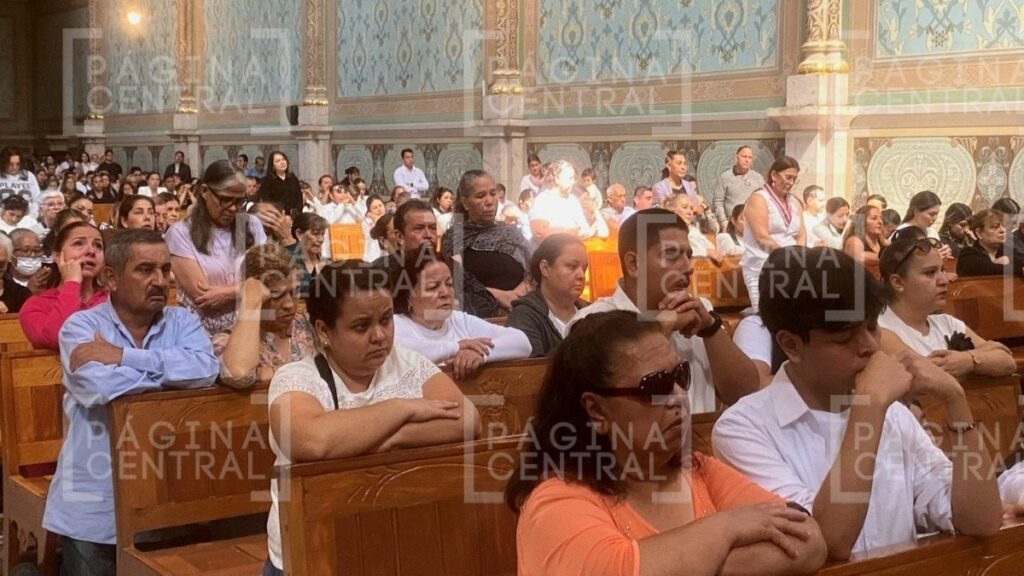 Moroleón: Despiden a estudiantes de la UG fallecidos en choque