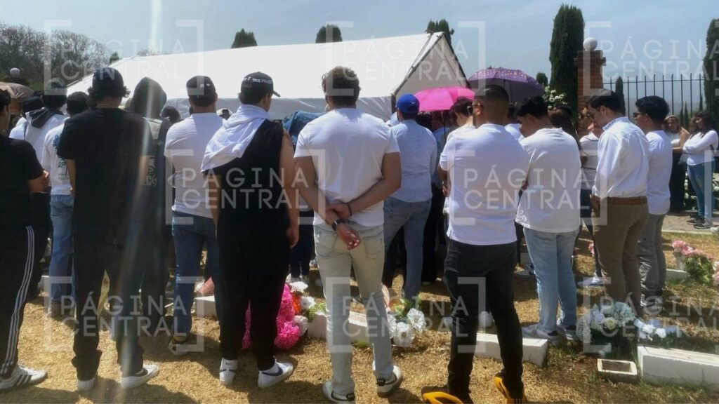 Moroleón: Despiden a estudiantes de la UG fallecidos en choque