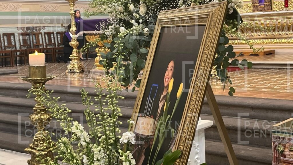 Moroleón: Despiden a estudiantes de la UG fallecidos en choque