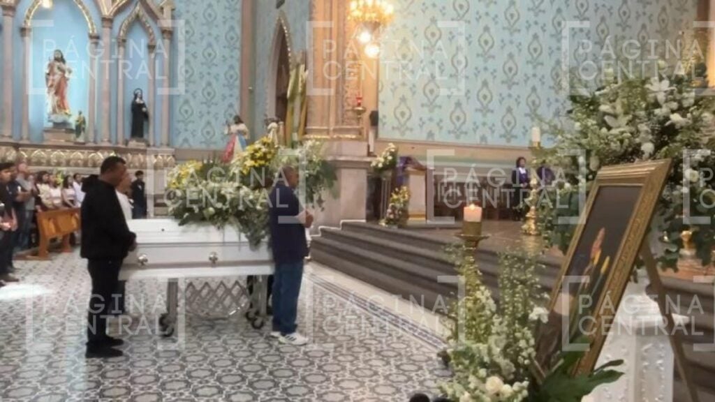 Moroleón: Despiden a estudiantes de la UG fallecidos en choque