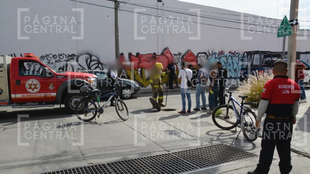 Personas en coladera no podían salir y piden ayuda en el Coecillo