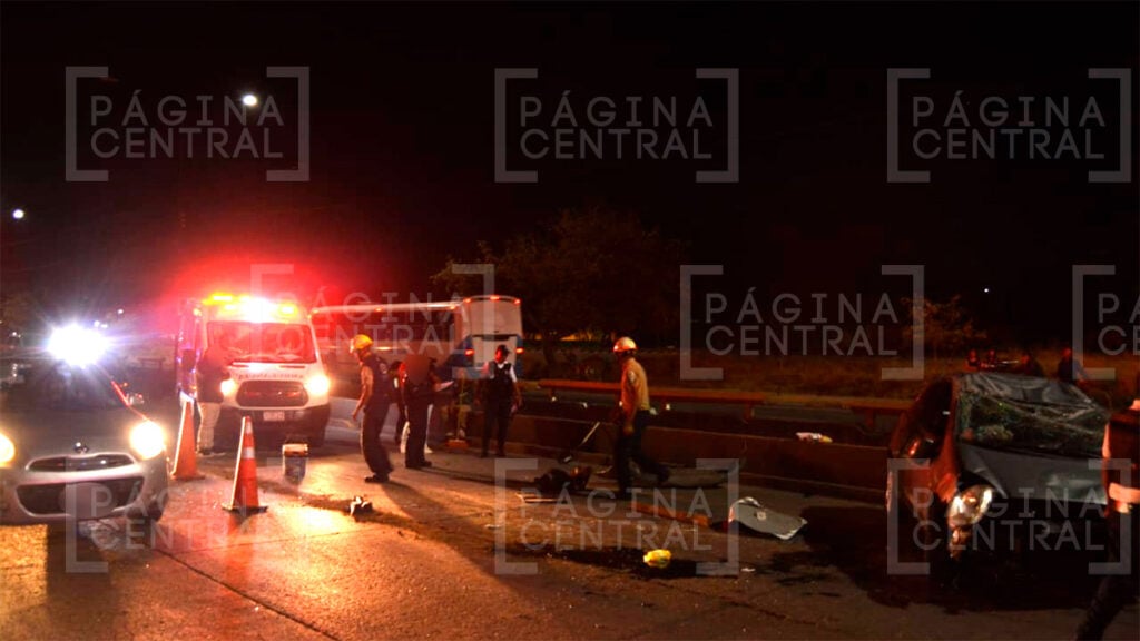 Timoteo Lozano: Carro choca contra muro de contención y vuelca