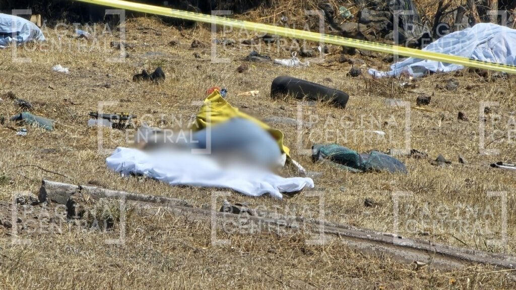 Familiares de estudiantes de la UG llegan a reconocer los cuerpos