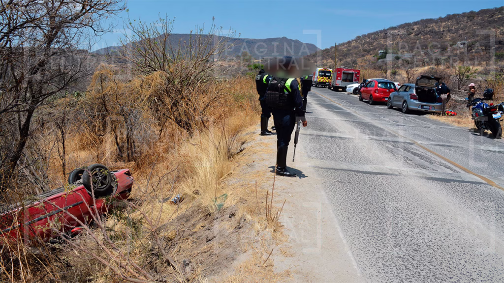 Vuelcan en la León-San Felipe: Se accidentan dos mujeres