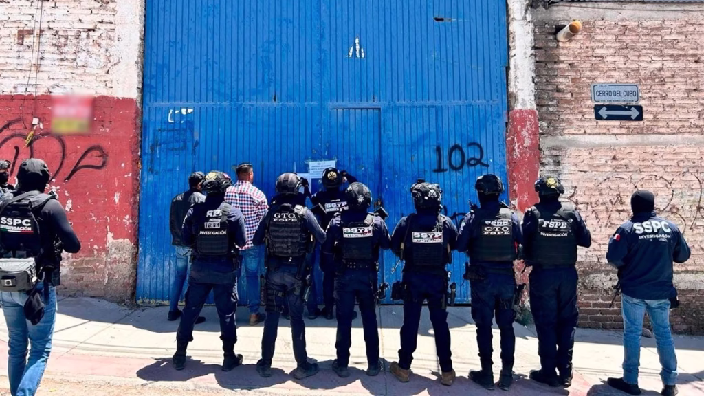 León: Encuentran en un lote cuatro autos con reporte de robo