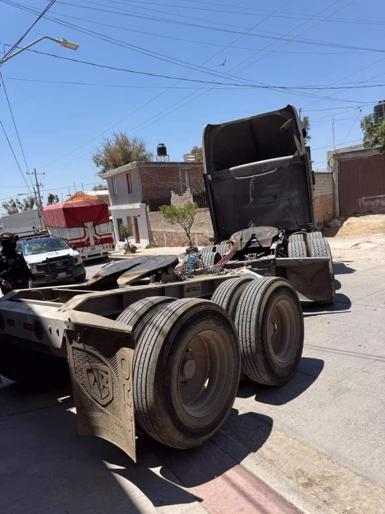 León: Encuentran en un lote cuatro autos con reporte de robo