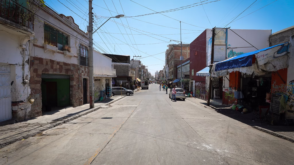 Avenida Miguel Alemán luce más limpia, segura y ordenada