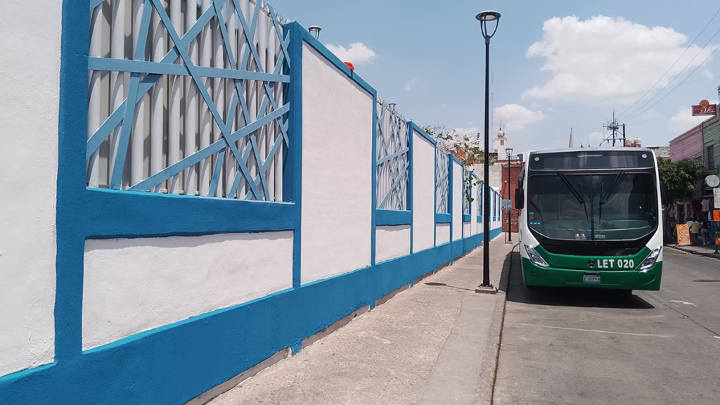 Avenida Miguel Alemán luce más limpia, segura y ordenada