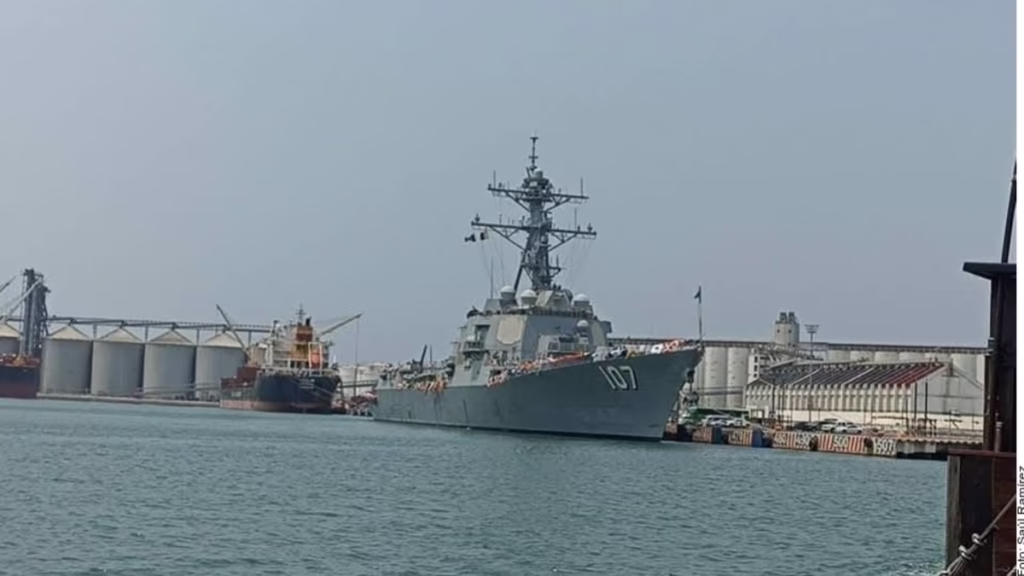Buque de Estados Unidos destructor de misiles atraca en Veracruz