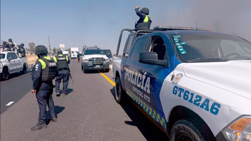 “Situación contenida y bajo control”, titular de SSP sobre narcobloqueos