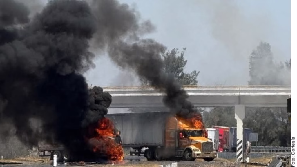 Saldo de narcobloqueos: Policías muertos y detenidos