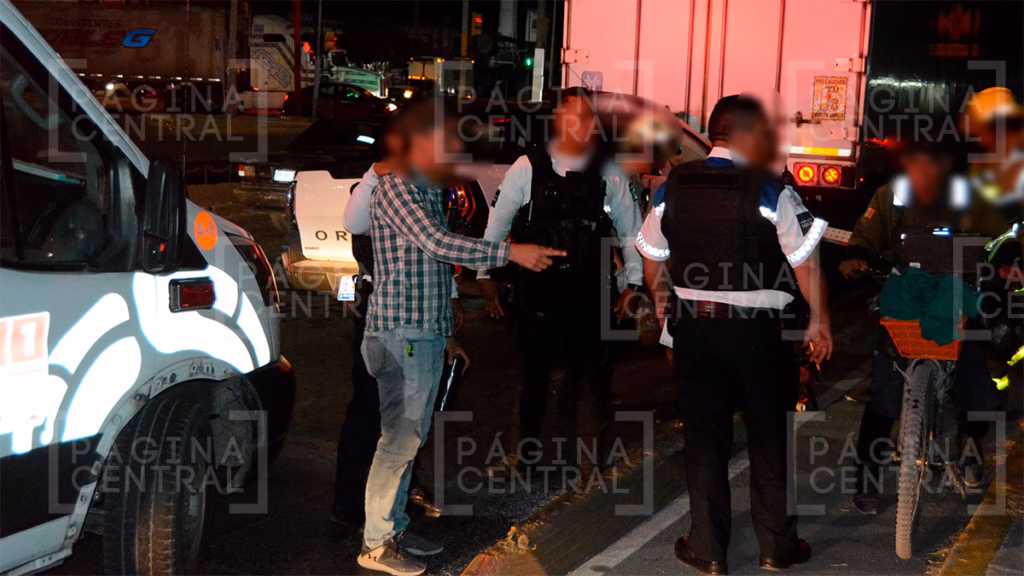 San José de Cementos; Conductor atropella a motociclista y lo prensa contra un tráiler