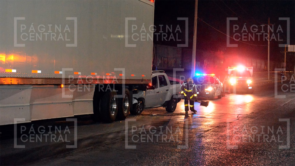 San José de Cementos; Conductor atropella a motociclista y lo prensa contra un tráiler