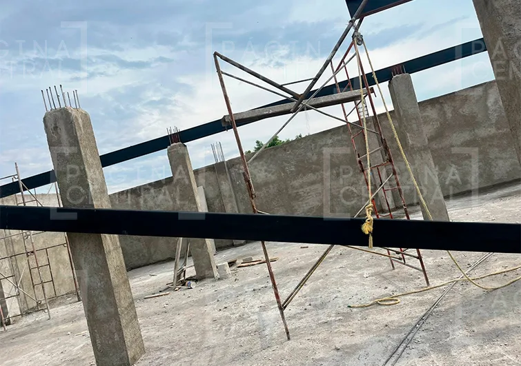 Viga de 300 kilos golpea en la cara a obrero