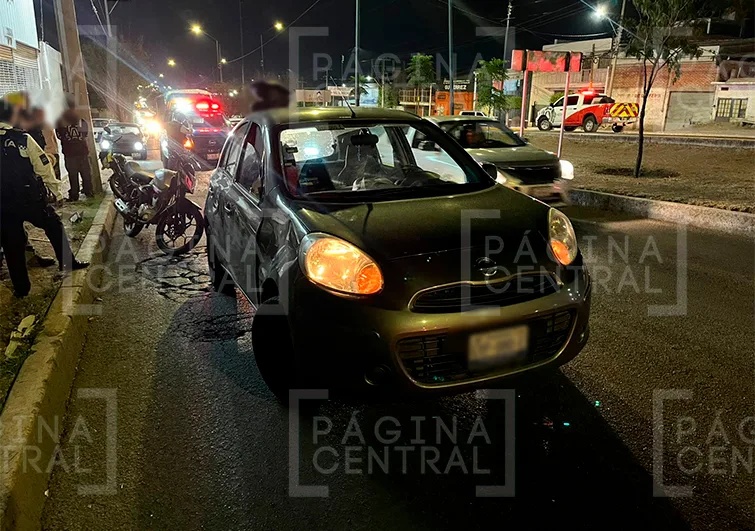 San Juan Bosco: March se le cierra a motociclista y este se accidenta