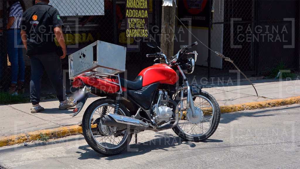 Choque en Santa Rosa de Lima: Carro da vuelta prohibida e impacta a dos motociclistas 