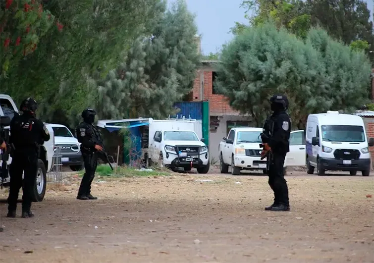 Suman 17 cuerpos encontrados en finca de Irapuato