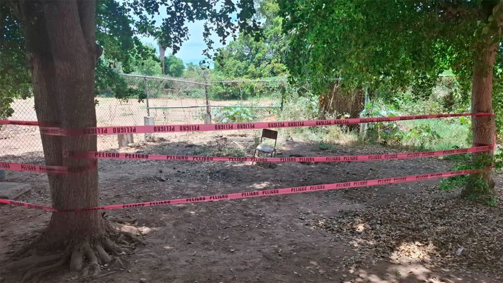 Sinaloa: Maestra y seis niños caen en una fosa séptica en kínder