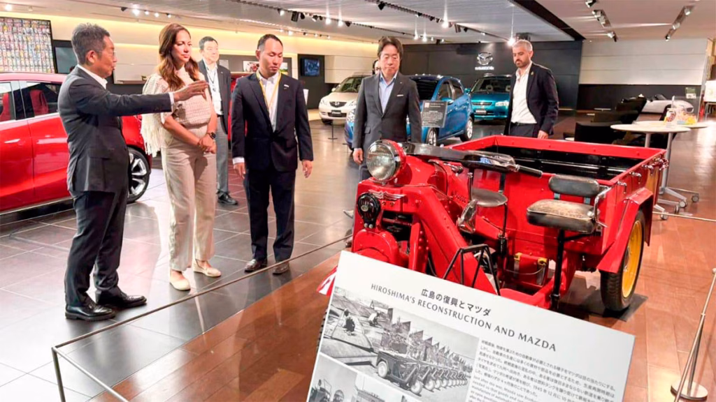 Libia Dennise fortalece relación con Mazda 
