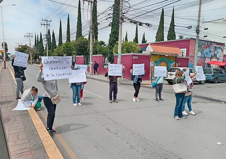 Hidalgo: Protestas contra director por viaje escolar fallido