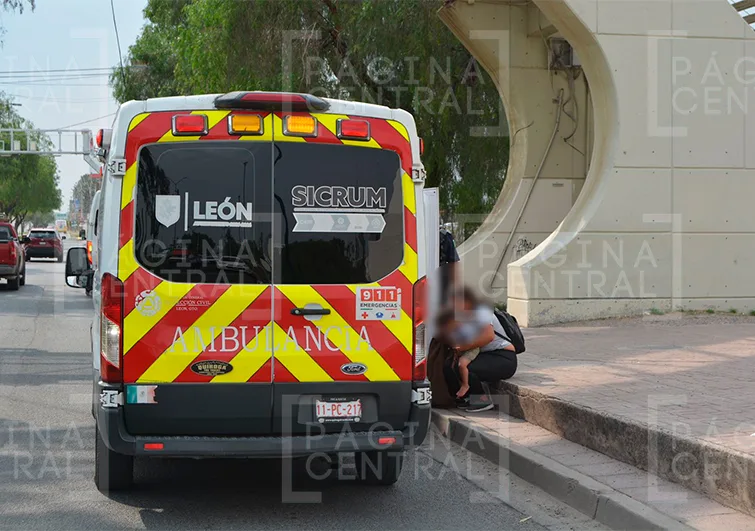 Bebé ingiere veneno para ratas creyendo que eran dulces mientras iba con su mamá