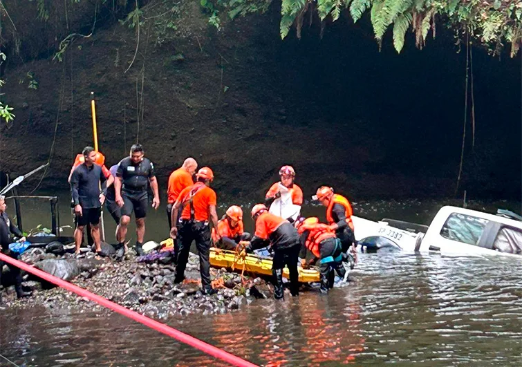 Veracruz: Patrulla de policía cae a un barranco y termina en el río