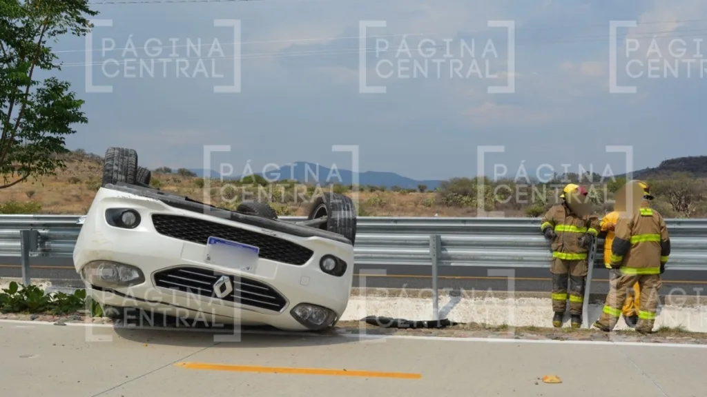 Volcadura Eje Metropolitano: Conducía como 'bala' y se va contra ciclovía