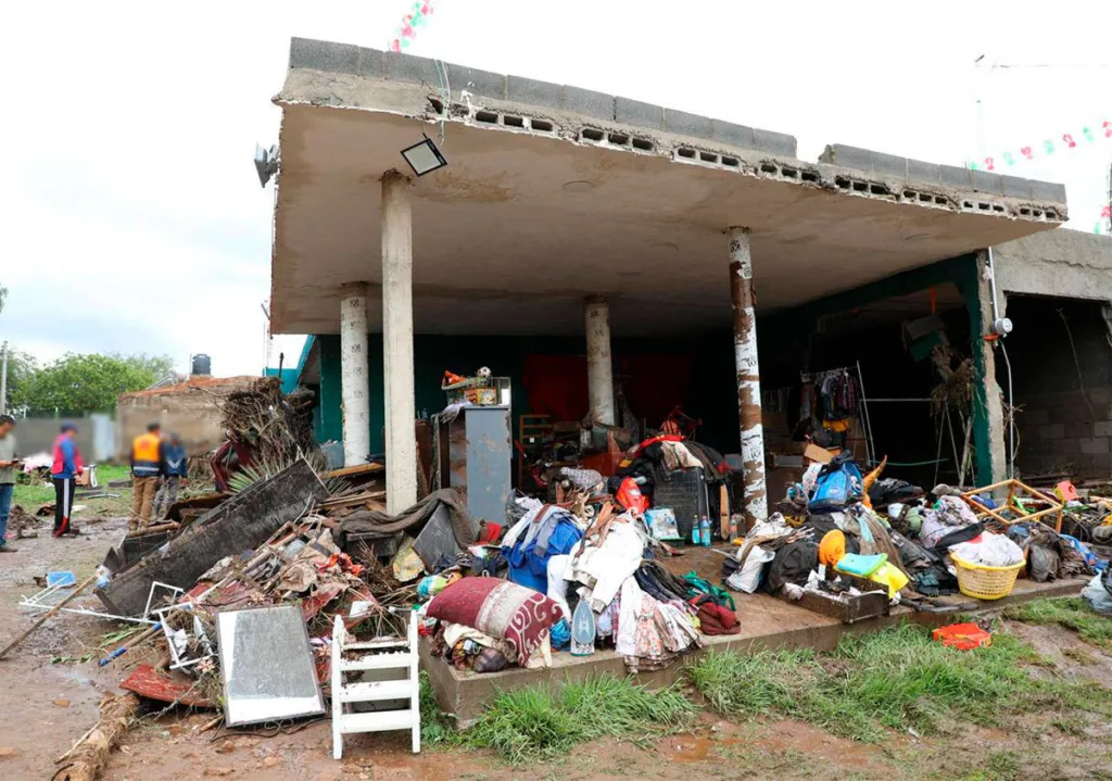 Ocampo: Agua alcanzó los dos metros en calles de comunidad y deja casi mil afectados