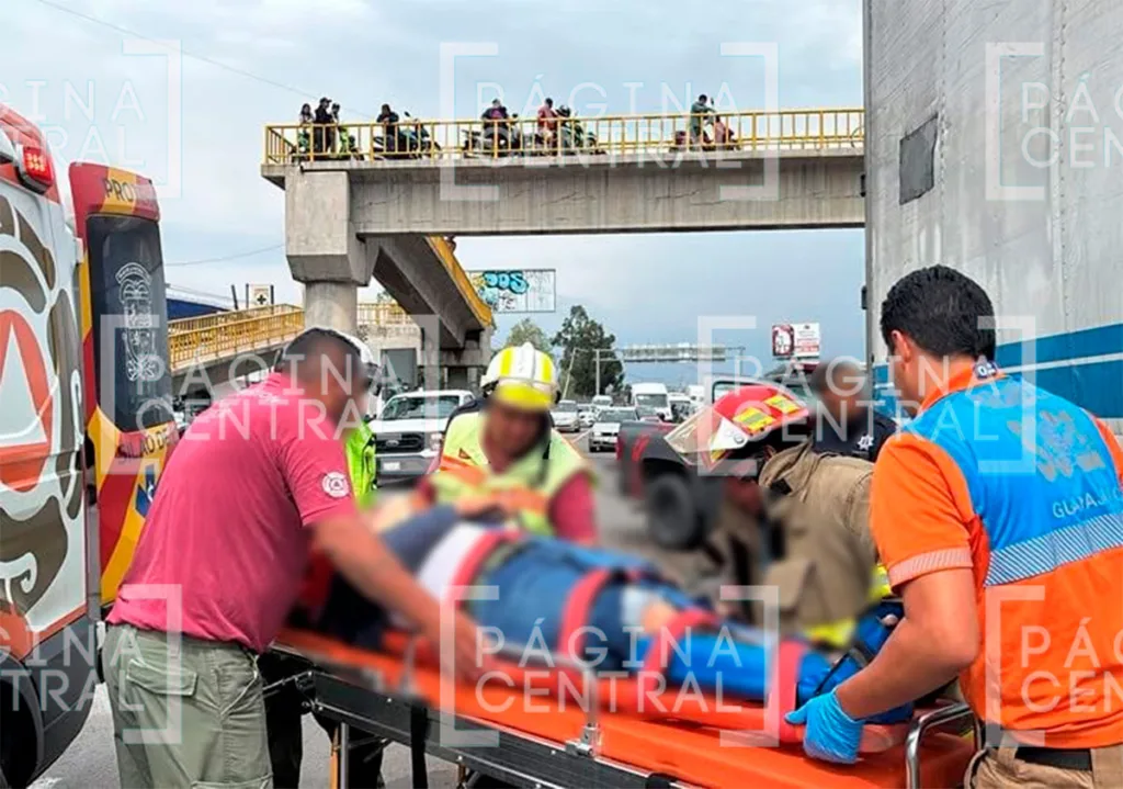 León-Silao: Motociclista es atropellado por tráiler