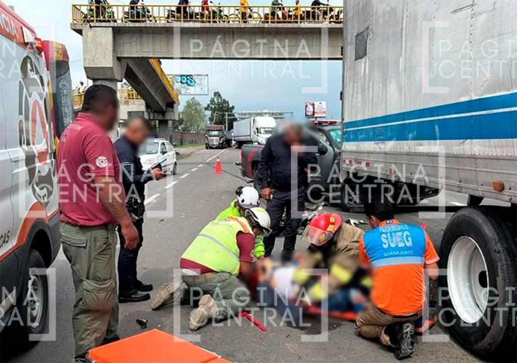 León-Silao: Motociclista es atropellado por tráiler