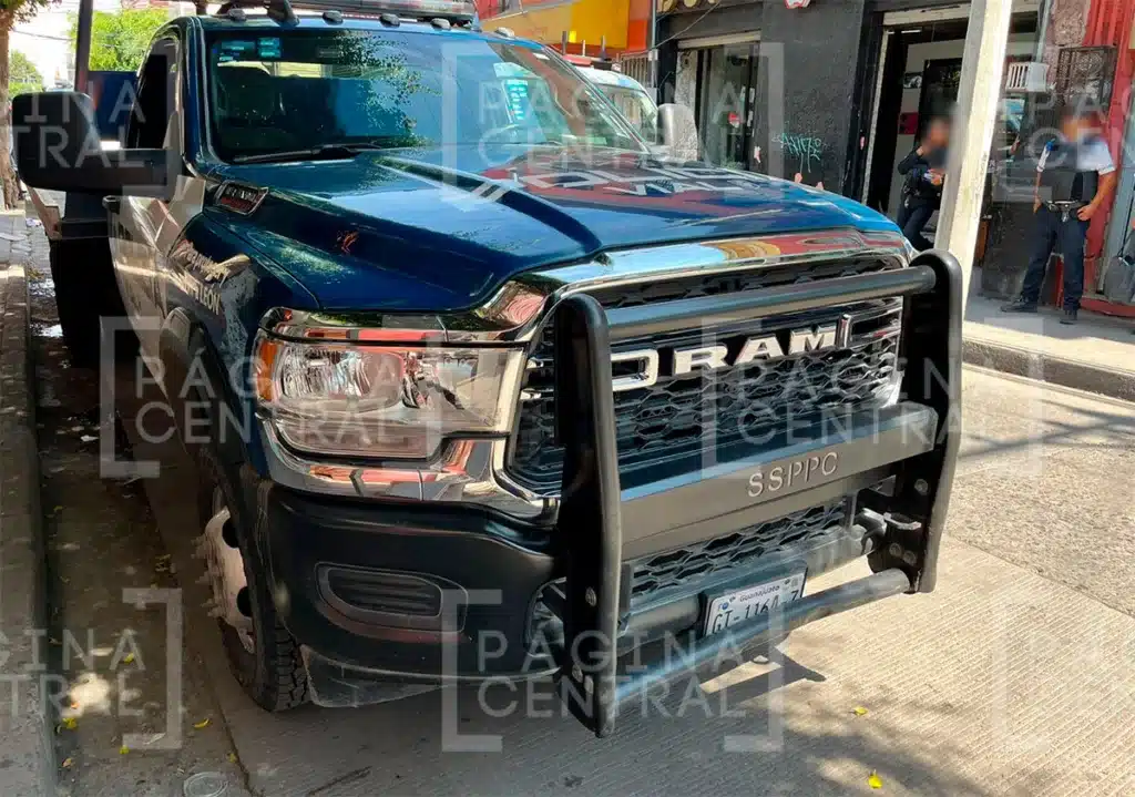 Grúa de Policía Vial atropella a un hombre en la Miguel Alemán