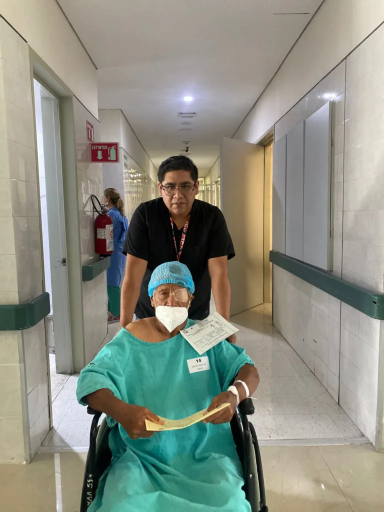 Cataratas cirugía: Así puedes operarte en IMSS y recuperar tu vista