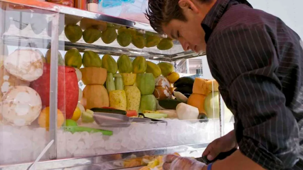 ¿Te gusta comer fruta picada de los puestos callejeros? 