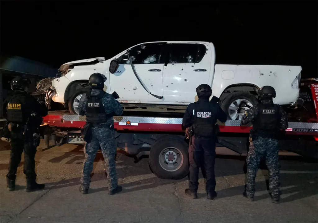 Cruzan policías de Chiapas a Guatemala y rematan a narcos