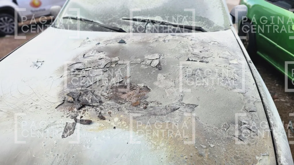 Incendio en automóvil en bulevar San Juan Bosco asusta a familia